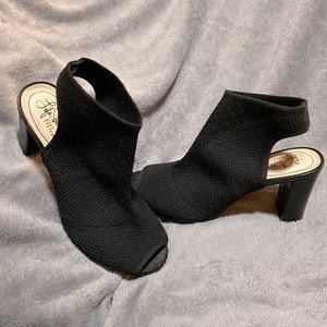 LifeStride Soft Systems Women’s Alita Slingback heel. Size 8.5M. Black woven.